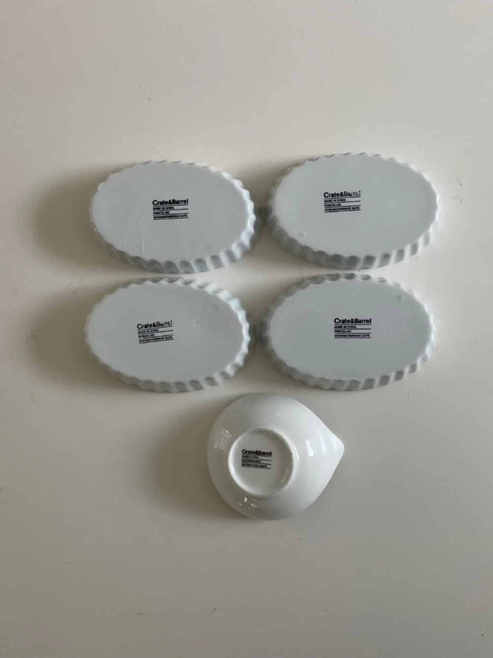 Set of 4 Crate & Barrel Oval Crème Brûlée Dishes & 1 Mini Round Grip Dish